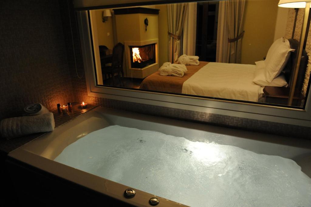 Agapi Luxury Hotel Káto Loutrákion Zimmer foto