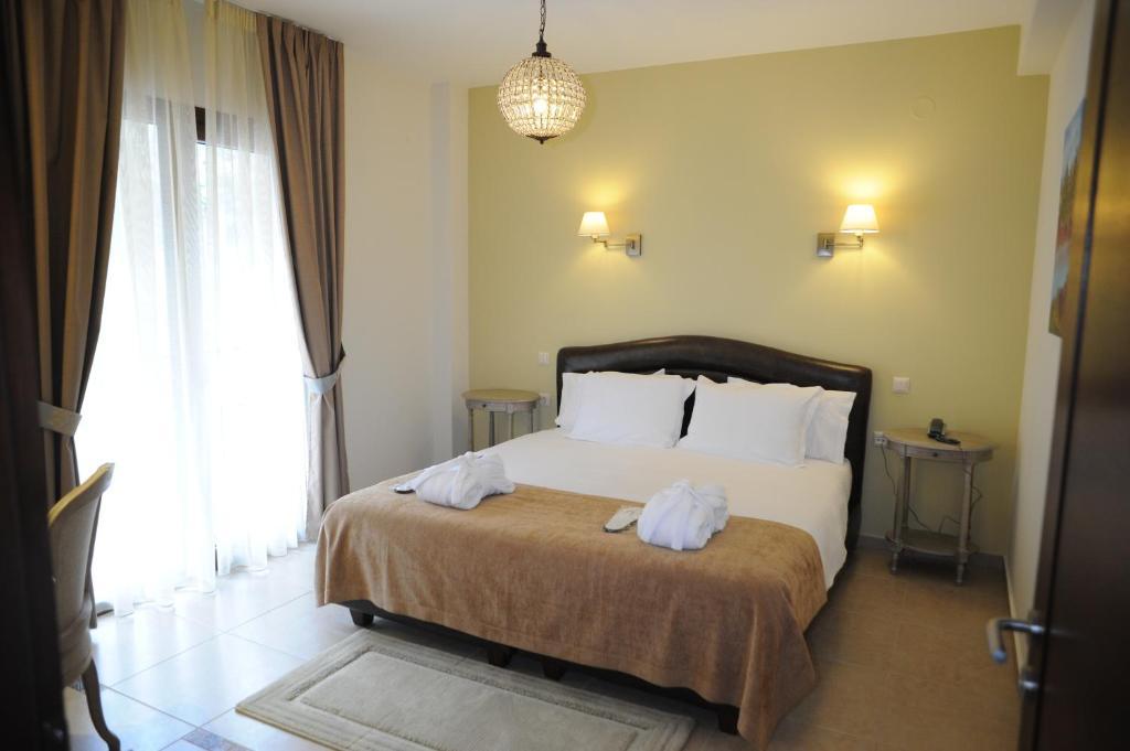 Agapi Luxury Hotel Káto Loutrákion Zimmer foto
