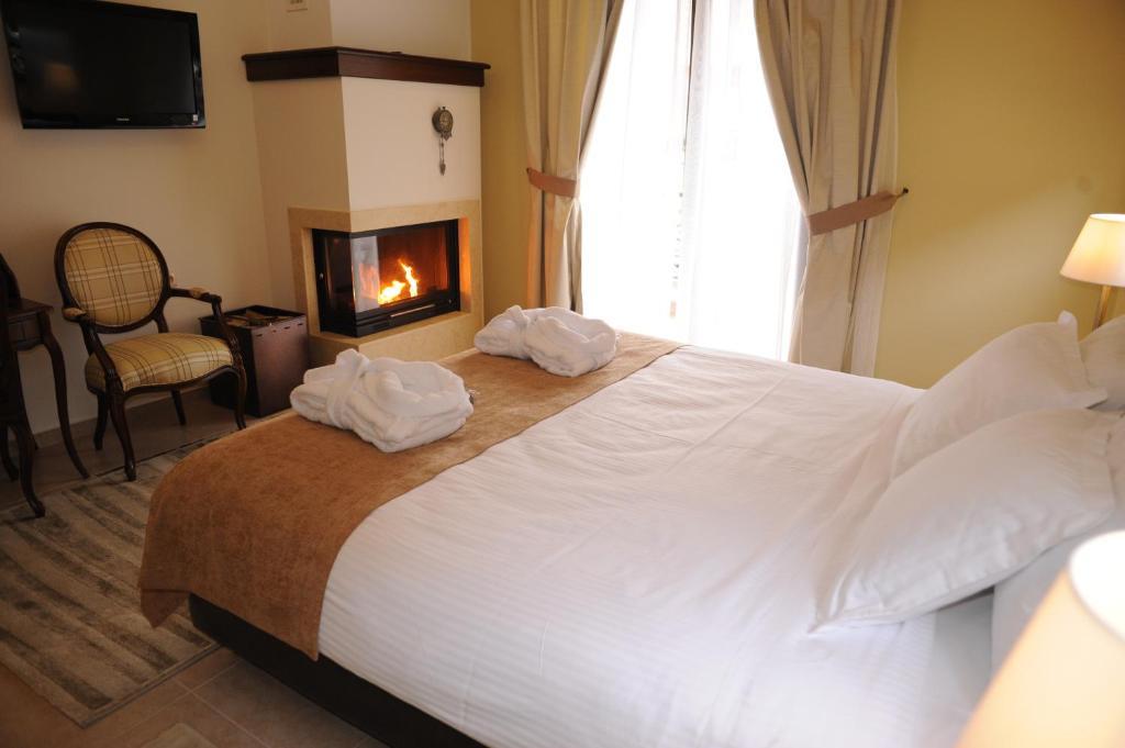 Agapi Luxury Hotel Káto Loutrákion Zimmer foto