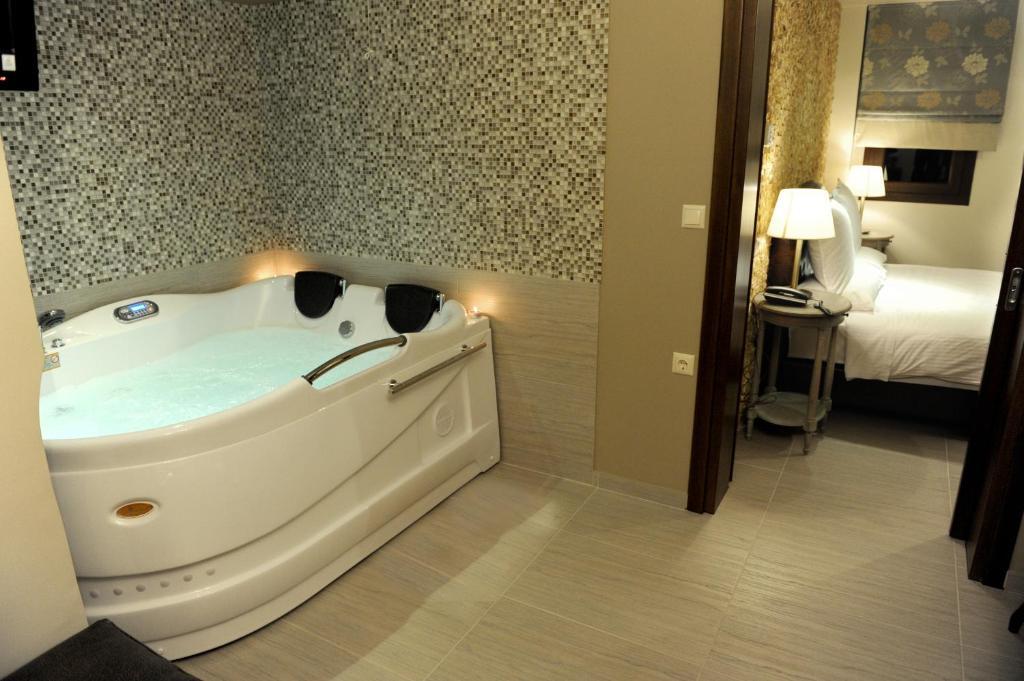 Agapi Luxury Hotel Káto Loutrákion Zimmer foto